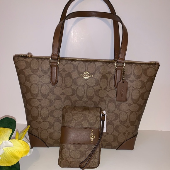 🌼🔥NEW WITH TAG COACH SET 🌼 - Picture 2 of 8